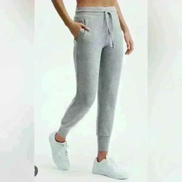 Fabletics Pants - NWOT Fabletics Large luxe Terry Jogger Item# 1Z